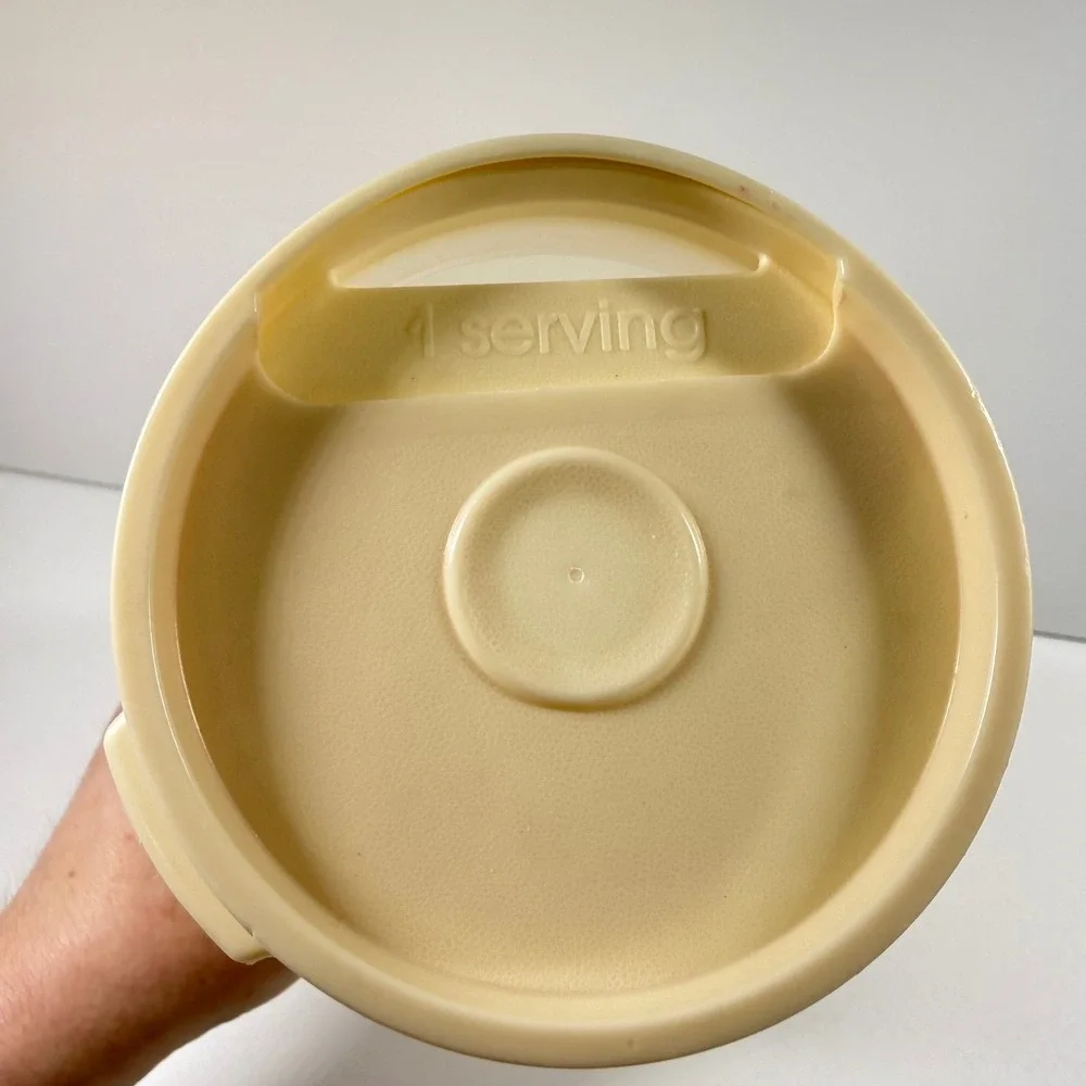 RUBBERMAID Vintage Spaghetti Dispenser 0110 Almond Lid Portion Control 11 Inch